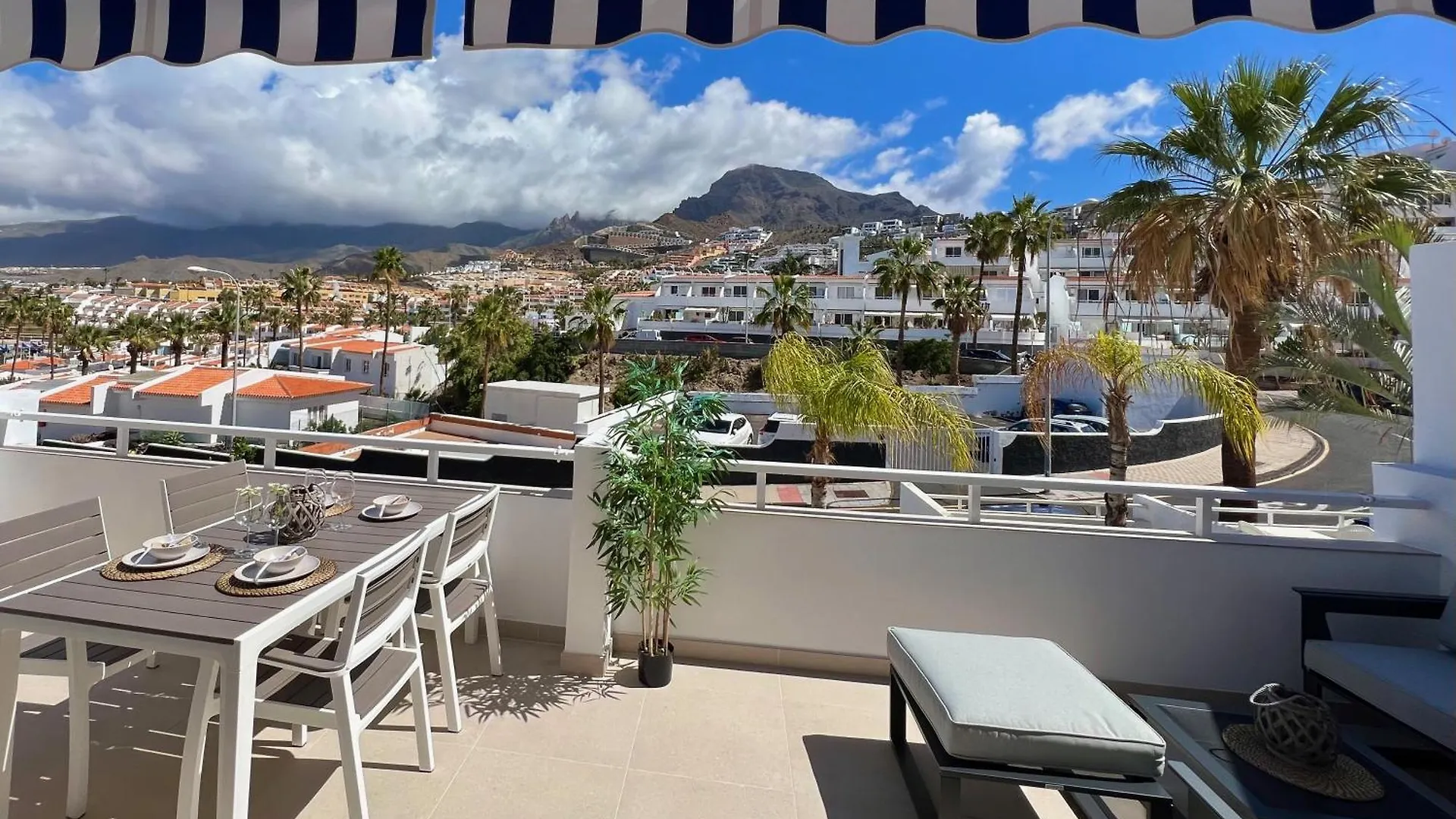 アデヘTeide View Malibu Parkアパートメント